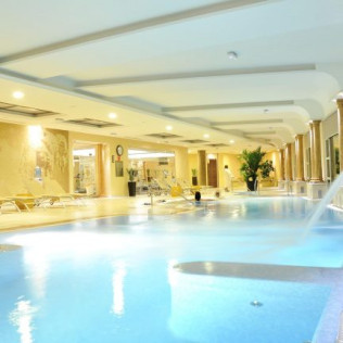 Circuito Spa en Hotel Beatriz Toledo Auditorium & Spa 4* y Vuelo en Globo con Vídeo, Almuerzo y Cava (Toledo)