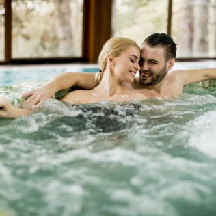 Circuito Spa Privado con Masaje y Cava para dos en Spa Sensara (Benalmádena, Málaga)