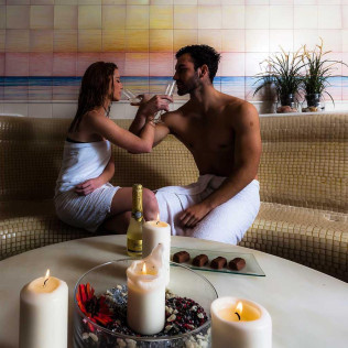 Spa Privado, Masaje Relajante, Cava y Bombones para dos en Agua y Salud (Sevilla)
