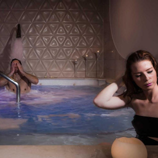 Spa Privado, Masaje Relajante, Cava y Bombones para dos en Agua y Salud (Sevilla)