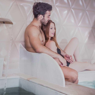 Spa Privado, Masaje Relajante, Cava y Bombones para dos en Agua y Salud (Sevilla)
