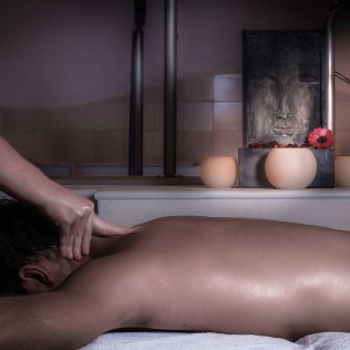 Spa Privado, Masaje Relajante, Cava y Bombones para dos en Agua y Salud (Sevilla)