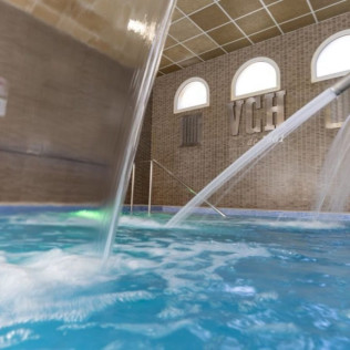 Spa con Masaje y Comida o Cena para dos en Restaurante Delicius del Balneari Vichy Catalán (Girona)