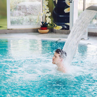 Circuito Spa, Masaje Relajante, Envoltura y Menú en Restaurante para dos en Spa Sensara (Arroyo de la Miel, Málaga)