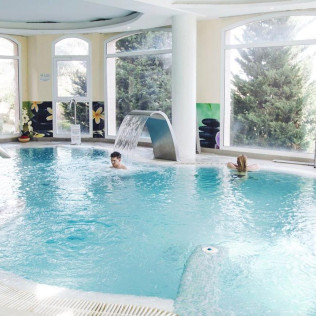 Circuito Spa, Masaje Relajante, Envoltura y Menú en Restaurante para dos en Spa Sensara (Arroyo de la Miel, Málaga)