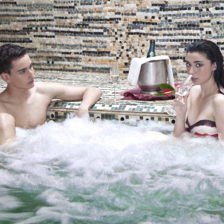 Spa Semiprivado y Masaje para dos en Las Termas de Híspalis y Menú Veneciano en Restaurante Trattoría San Marco (Sevilla)