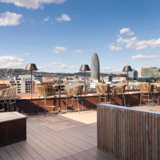 Circuito Spa Mare Nostrum, Masaje Relajante y Copa en Rooftop para dos en Sallés Hotel Pere IV 4* (Barcelona)