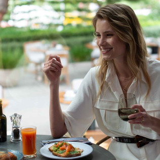 Circuito Spa en OASIS Wellness & Spa y Desayuno en SOFIA Bar & Tapas para dos en Grand Hyatt Barcelona 5* (Barcelona)