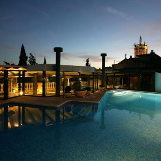 Aquae Private Experience: Jacuzzi Privado con Cava y Masaje para dos en RVHotels Spa Vila de Caldes 4* (Caldes de Montbui, Barcelona)