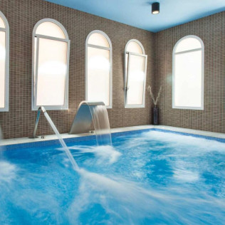 Circuito Spa en Balneario Vichy Catalan y Visita Guiada por Bodega Baronia de Vilademuls con Cata de Vinos para dos (Girona)