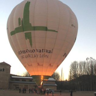 Circuito Spa en Hotel Spa Tudanca Aranda 4* y Vuelo en Globo para dos (Burgos)