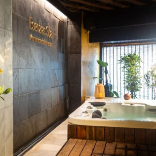 Circuito Onsen Spa y Masaje para dos en Esenzias en el centro de Madrid (Madrid)