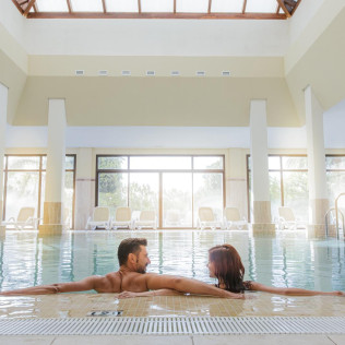 Circuito Spa, Masaje, Cena y Cava para dos en Hotel Playa Granada Club Resort 4* (Motril, Granada)