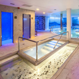 Circuito Spa y Cena para dos en Exe Estepona Thalasso Spa 4* (Estepona, Málaga)