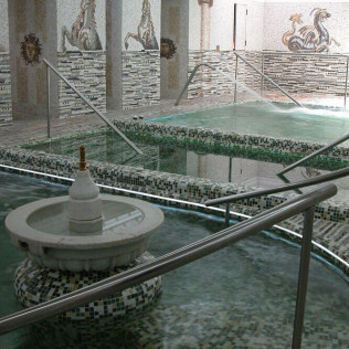 Spa Semiprivado en Las Termas de Híspalis y Comida o Cena Romántica para dos en la Trattoría San Marco (Sevilla)