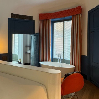 Suite Ovalada con Desayuno en Hotel Boutique Divino (Figueres, Girona)
