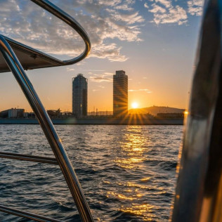 Sunset Cruise: Paseo en Catamarán (Barcelona)