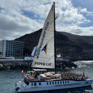 Paseo en Catamarán Super Cat con Avistamiento de Delfines, Comida y Banana Acuática (Gran Canaria)