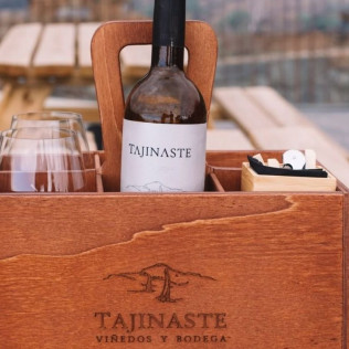 Cata de Vino y Picoteo Gourmet para dos en Bodega Tajinaste (La Orotava, Tenerife)
