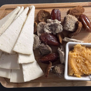 Cata de Vino y Picoteo Gourmet para dos en Bodega Tajinaste (La Orotava, Tenerife)