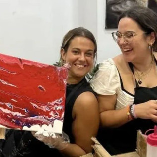 Sesión Art & Wine: Taller de Arte Abstracto con Vino Ilimitado (Barcelona)
