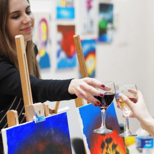 Sesión Art & Wine: Taller de Pintura y Vino con Opción a Aperitivo (Barcelona)