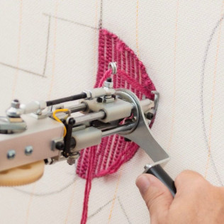 Taller de Iniciación de Tufting en Apachucharte Espacio Artesano (Madrid)
