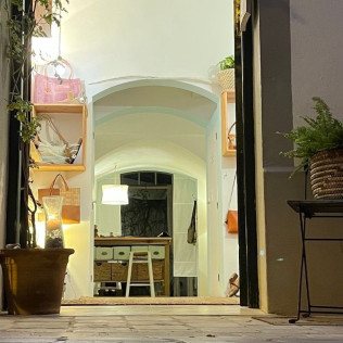 Taller de Creación de Calzado: Crea Tus Propias Sandalias en Nómada Atelier (Ciutadella de Menorca, Menorca)