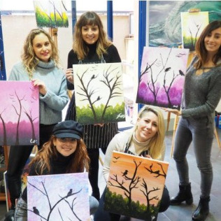Sesión Art & Wine: Taller de Pintura y Vino con Opción a Aperitivo (Madrid)