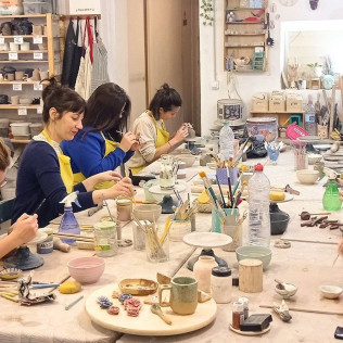 Taller de Cerámica: Crea tu Taza Personalizada (Barcelona)