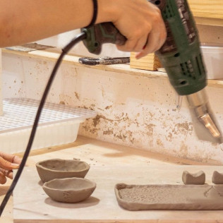 Taller de Cerámica: Crea tu Taza Personalizada (Barcelona)