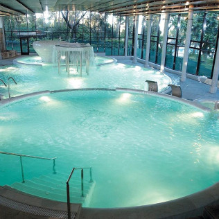 Escapada Relax con Spa "Aquatonic" en Hotel Termes de Montbrió 4*, Visita a Bodega, Cata de Vinos y Comida para dos (Tarragona)
