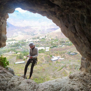 Ruta Multiaventura: Escalada en Roca, Vía Ferrata, Espeleología y Tirolina con Fotos y Snack (Santa Lucía de Tirajana, Gran Canaria)