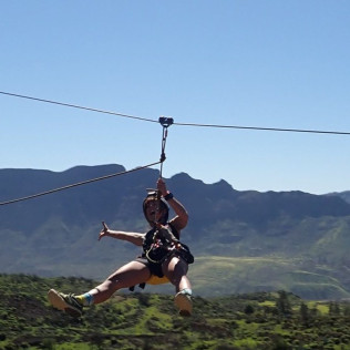 Ruta Multiaventura: Escalada en Roca, Vía Ferrata, Espeleología y Tirolina con Fotos y Snack (Santa Lucía de Tirajana, Gran Canaria)