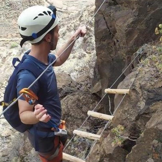 Ruta Multiaventura: Escalada en Roca, Vía Ferrata, Espeleología y Tirolina con Fotos y Snack (Santa Lucía de Tirajana, Gran Canaria)
