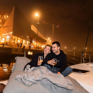 Tour Nocturno en Catamarán con Saxo en Vivo (Barcelona)