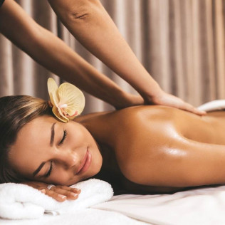 Tratamiento Corporal Envoltura de Seda: Envoltura y Masaje con Acceso a Piscinas, Jacuzzis y Sauna en Oasis Spa Sevilla (Sevilla)