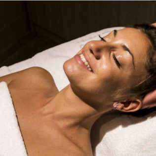 360° Experience: Tratamiento Facial y Masaje Corporal Descontracturante en Hotel Catalonia Reina Victoria 4* (Ronda, Málaga)