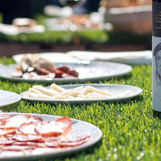 Visita Fusión: Visita, Comida y Cata de Vino en Bodegas Valdelana (Álava)