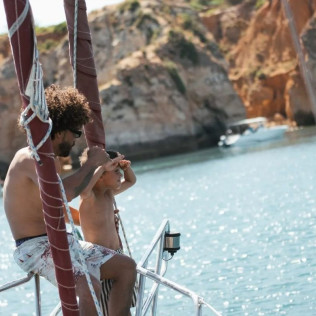 Salida Privada en Velero en Bahía de João d'Arens (Portimão, Algarve)