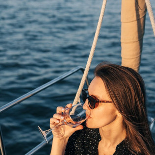 Puesta de Sol en Velero Privado con Paddle Surf, Snorkel, Bebidas y Aperitivo para dos (Badalona, Barcelona)