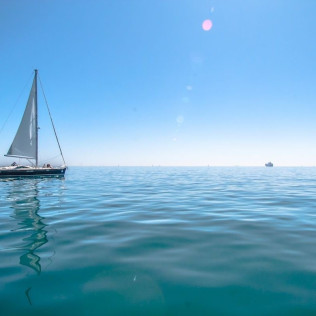 Paseo Privado en Velero de Lujo (Barcelona)