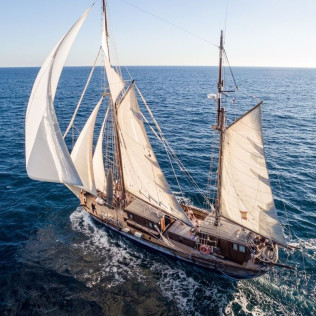 Tour de Día en Velero Histórico Rafael Verdera con Snorkel, Kayak, Paddle Surf y Comida (Palma de Mallorca, Mallorca)