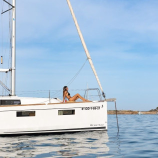 Paseo en Velero Privado al Atardecer con Cava, Snorkel y Paddle Surf (Portopí, Mallorca)