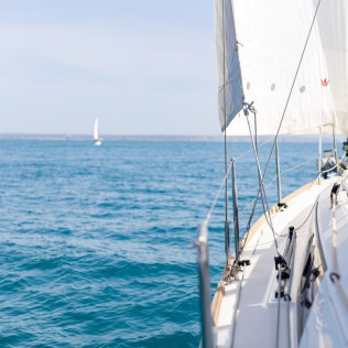 Paseo en Velero Privado al Atardecer con Cava, Snorkel y Paddle Surf (Portopí, Mallorca)