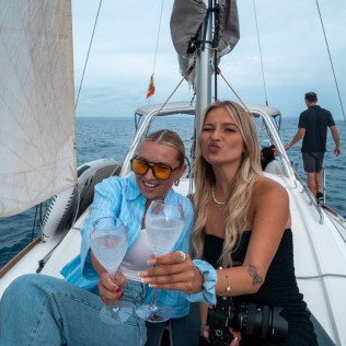 Paseo en Velero Privado al Atardecer con Cava, Snorkel y Paddle Surf (Portopí, Mallorca)