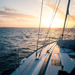 Puesta de Sol Romántica en Velero Privado para dos (Valencia)