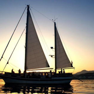 Puesta de Sol, Cena Romántica en Velero y Spa para dos en Hotel 5* (Estepona, Málaga)