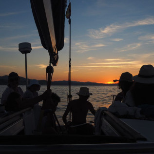 Puesta de Sol Romántica para dos en Velero Privado (Zumaia, Guipúzcoa)