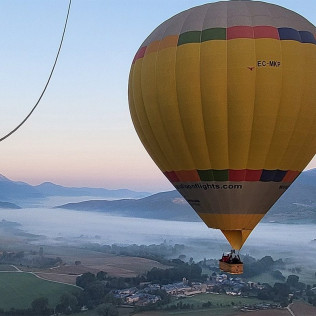 Viaje en Globo con Cava, Aperitivo y Fotos en la Cerdanya (Girona)